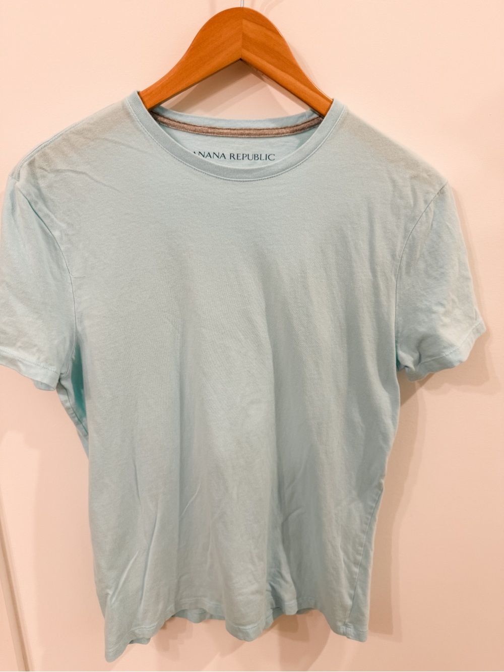 Banana Republic Men’s Pale Aqua Crew Neck T‑Shirt